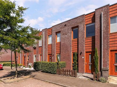 Opper van Treurenstraat 42, Heinenoord